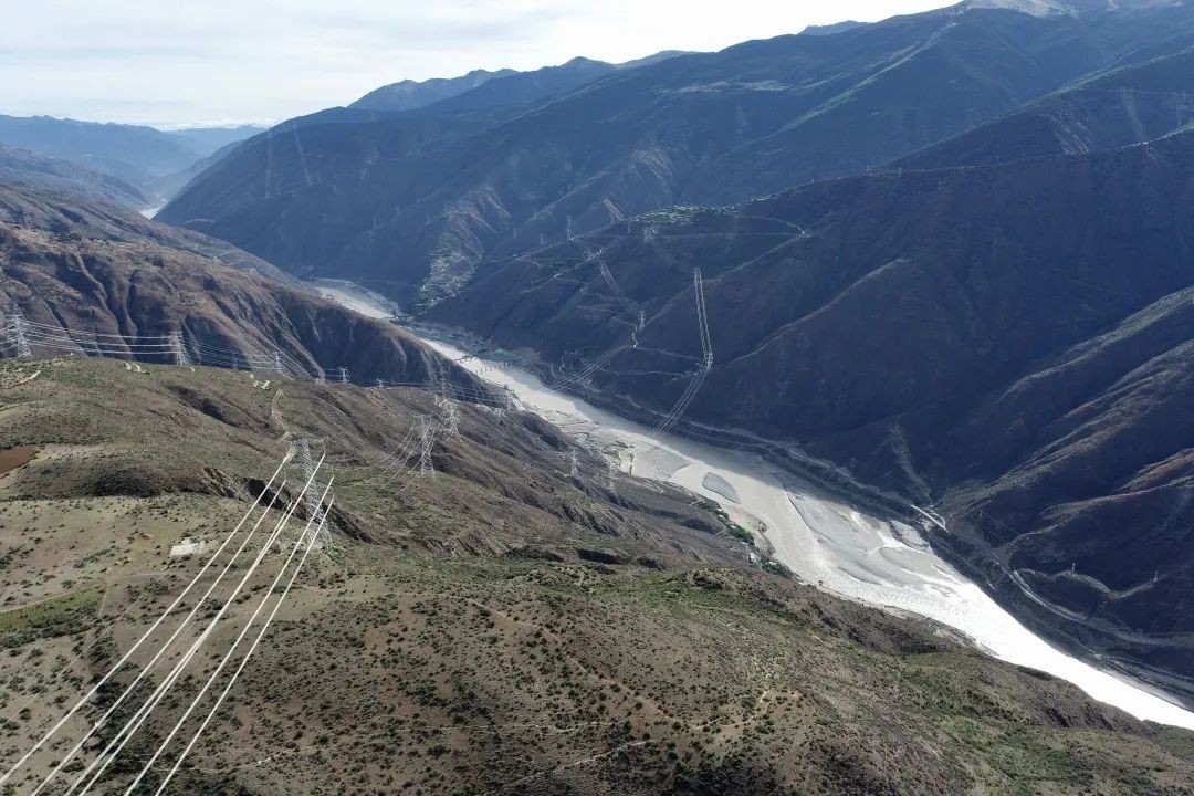 1000 米高差，，，DJI L1 川西高原多层输电线路建模示范